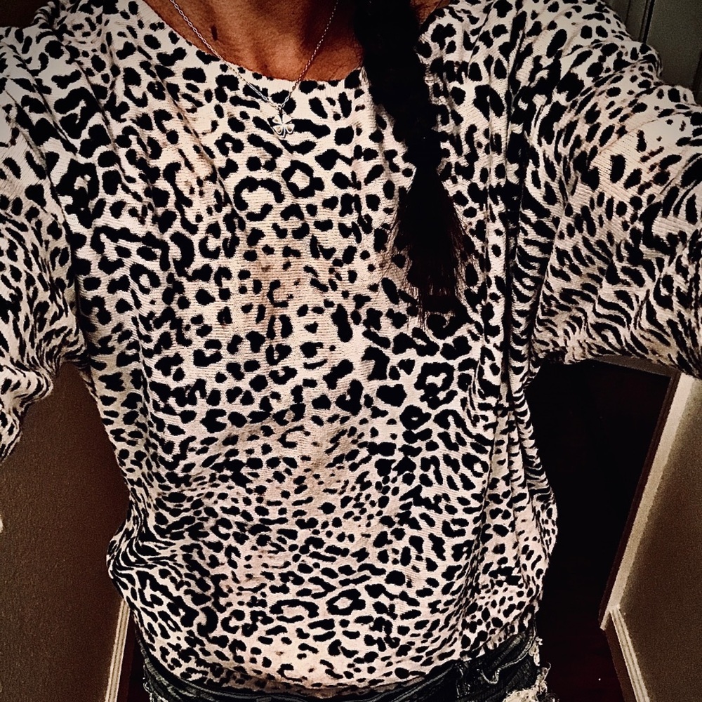 - Women’s leopard print 3/4 sleeve top
